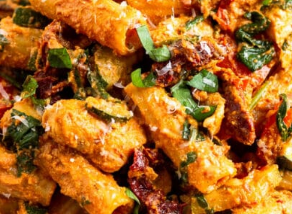 10 Easy Flavorful Creamy Sun-Dried Tomato Chicken Pasta